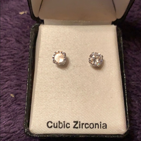 Beautiful cubic zirconia earrings - Picture 1 of 2